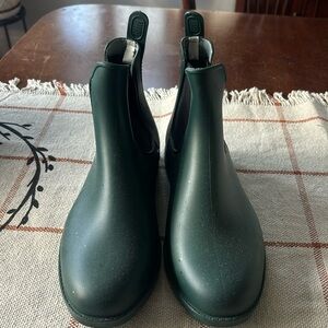 Pennysue women’s rain boots in hunter green size 7